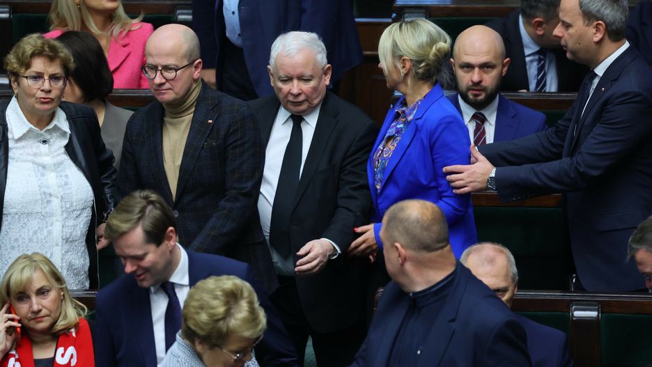 Jarosław Kaczyński, po lewej Bartłomiej Wróblewski