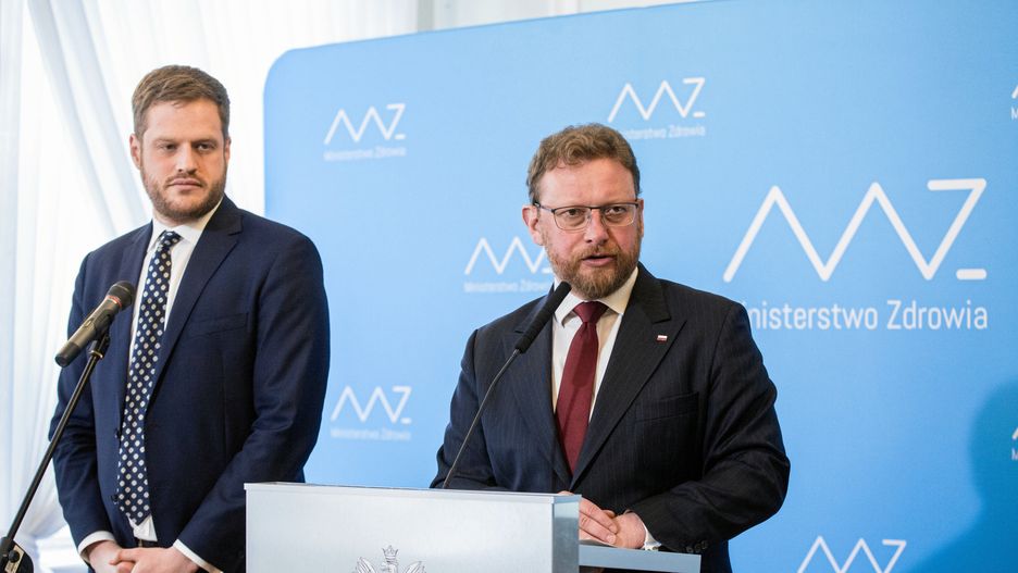 B. wiceminister zdrowia Janusz Cieszyński i b. minister zdrowia Łukasz Szumowski. Luty 2020 r.