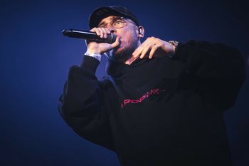 Nawet kiedy rap staje się popem, Pezet nadal jest mistrzem [RECENZJA]