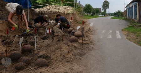 "To nie nasi mordowali". Ukraińcy nad dołami śmierci o ekshumacjach