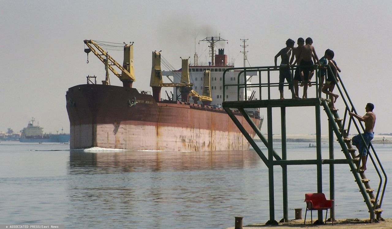 From January, the number of ships allowed to cross the Suez Canal will drop to 20, and from February to 18.