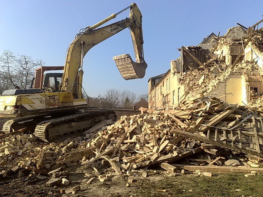 Najpierw planowano zbudować tu magistrat. Pomysł na skarbówkę wciąż jest aktualny. Wiele budynków przy Wale Okrężnym rozebrano już kilkanaście lat temu.