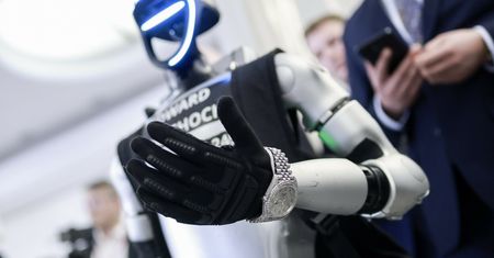 "Polski" robot podbił Sejm. Dzieło chińskiej inżynierii. Producent idzie na giełdę