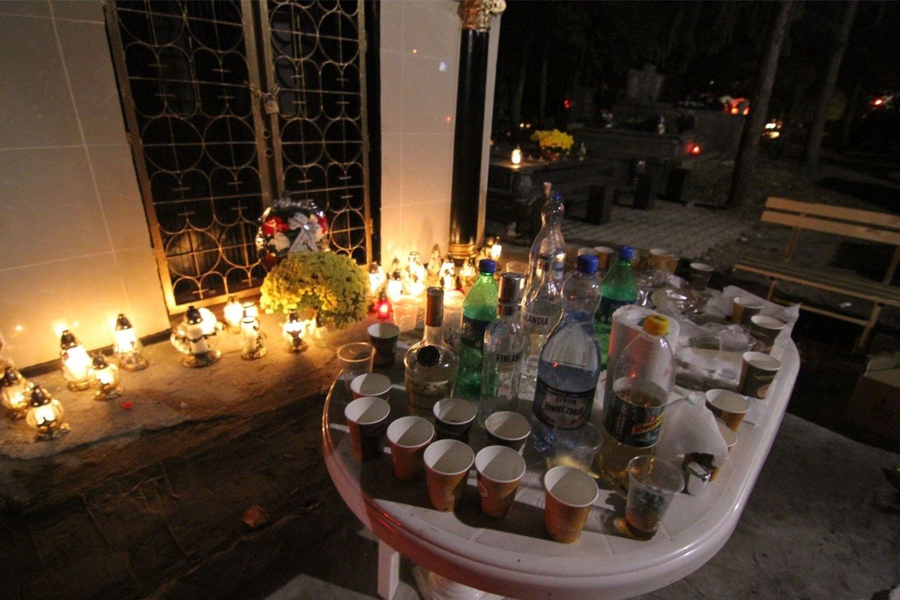 Przepych i wesoła biesiada. Jak Romowie obchodzą Wszystkich Świętych?