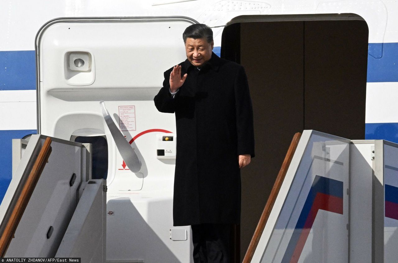 Xi już u Putina. "Chce pokazać, że tu rządzi"