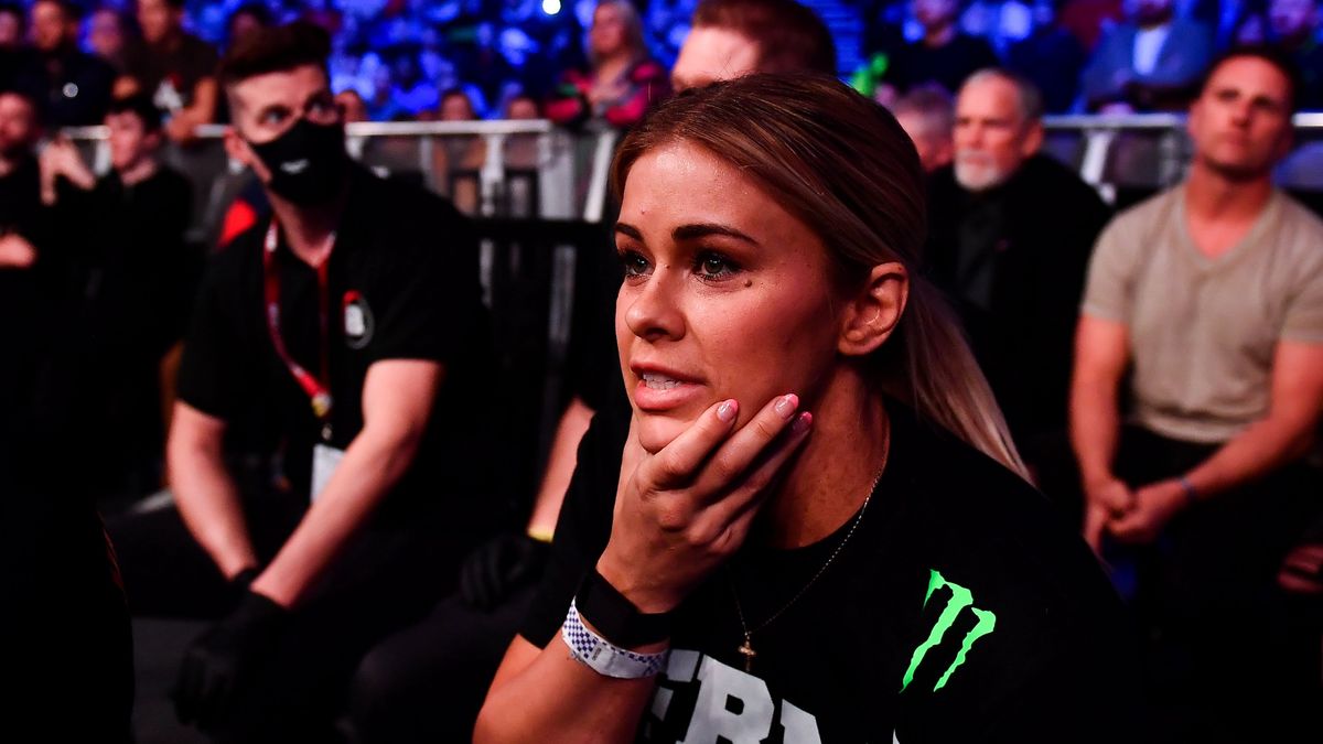 Dublin , Ireland - 25 February 2022; Paige VanZant watches on from the corner of husband Austin Vanderford during his Middleweight world title bout against Gegard Mousasi at Bellator 275 at the 3Arena in Dublin. (Photo By David Fitzgerald/Sportsfile via Getty Images)