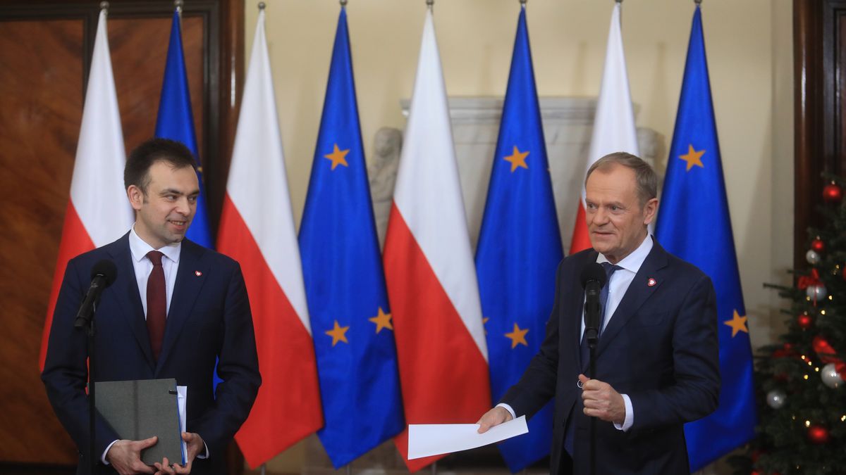 Konferencja prasowa Donalda Tuska i Andrzeja Domanskiego
19.12.2023 Warszawa .  Premier Donald Tusk (P) oraz minister finansow Andrzej Domanski (L) podczas konferencji prasowej dot. budzetu . 
Fot. Jacek Marczewski / Agencja Wyborcza.pl
Fot. Jacek Marczewski / Agencja Wyborcza.pl
konferencje, /FR/
