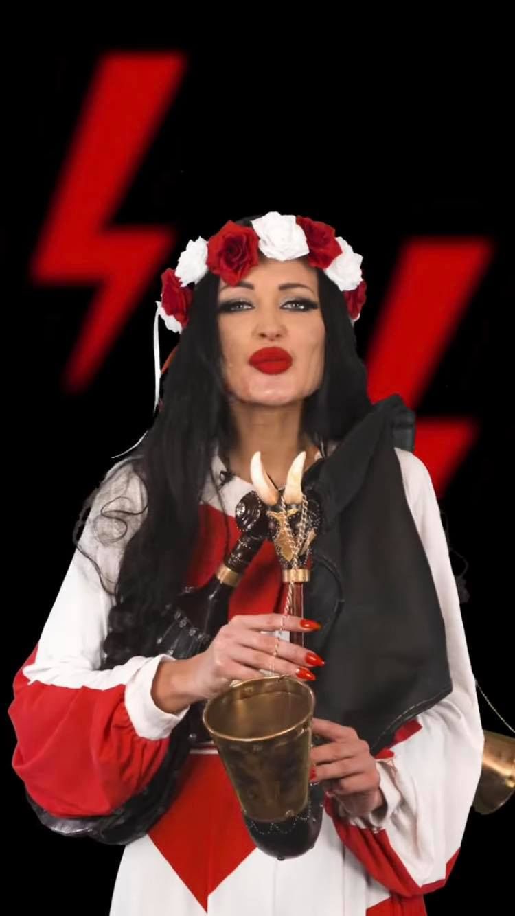 Małgorzata Godlewska śpiewa hymn na Święto Niepodległości