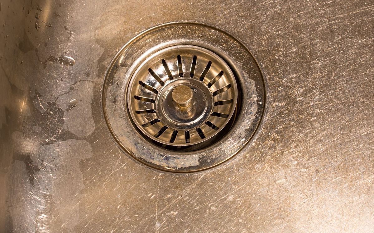 How to remove a bad smell from pipes?