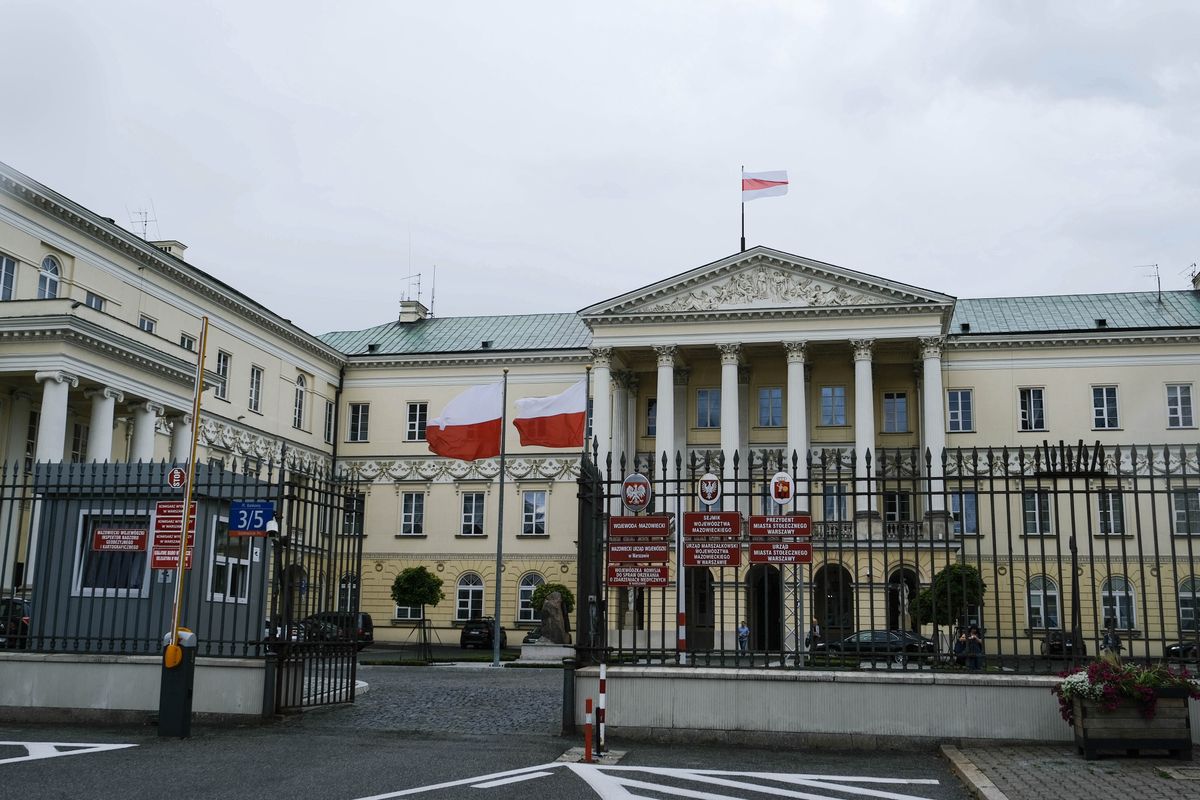 Warszawa. Nikt z zarządu miasta nie przechodzi na kwarantannę mimo zakażenia koronawirusem Rafała Trzaskowskiego