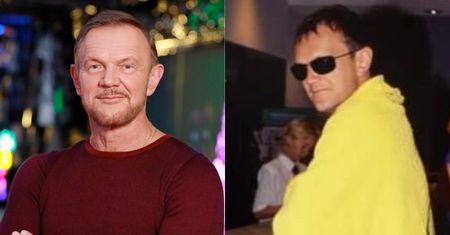 Cezary Pazura chwali się zdjęciem w SLIPACH przy hotelowej recepcji. "Ten brak obciachu..." (FOTO)