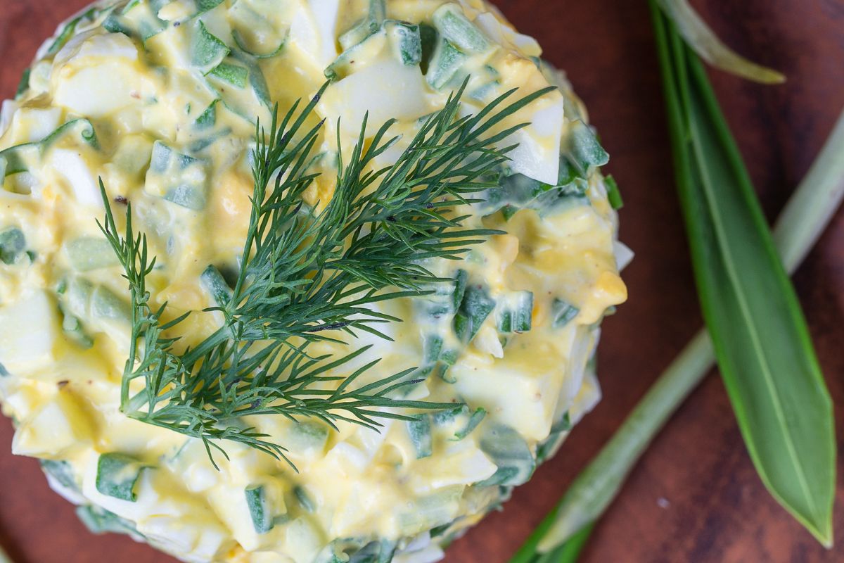 Dorzuć do pasty jajecznej zamiast szczypiorku. Tak może smakować tylko wczesną wiosną