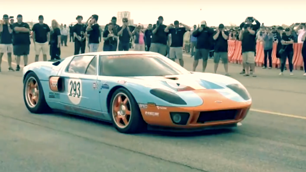 Z daleka wygląda jak zwykły ford GT, ale pod maską ma ponad 2000 KM