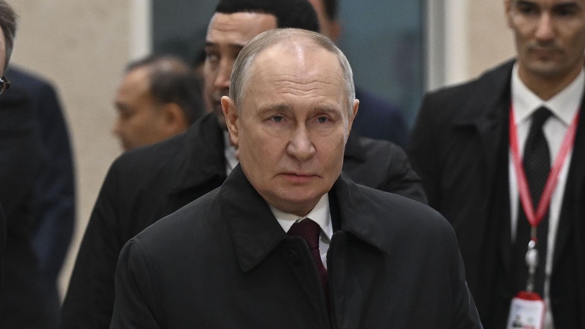 ASHGABAT, TURKMENISTAN - DECEMBER 12: Russian President Vladimir Putin arrives at the hotel where Turkish President Recep Tayyip Erdogan (not seen) was staying to meet with him after Erdogan attended the International Peace and Security Forum in Ashgabat, Turkmenistan on December 12, 2025. (Photo by Dogukan Keskinkilic/Anadolu via Getty Images)