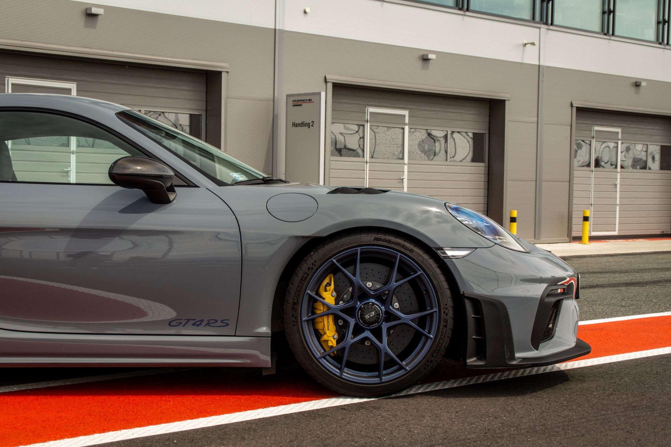 Porsche 718 Cayman GT4 RS