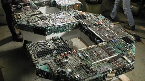 Niesamowita sztuka ze zużytej elektroniki 1