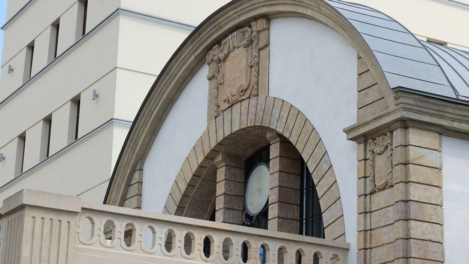 Trwa przebudowa części zabytkowego dworca PKP w Katowicach. Obiekt z XIX wieku zmieni się w nowoczesne centrum gastronomiczne i usługowe