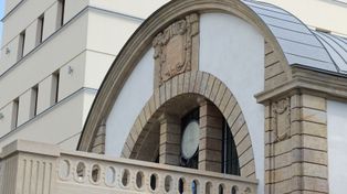 Katowice: Trwa przebudowa części zabytkowego dworca PKP. Historyczny obiekt zmieni się w nowoczesne centrum gastronomiczne i usługowe