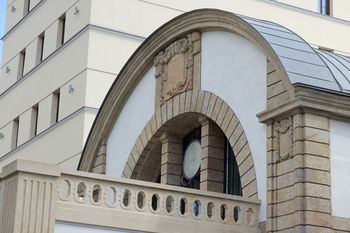 Katowice: Trwa przebudowa części zabytkowego dworca PKP. Historyczny obiekt zmieni się w nowoczesne centrum gastronomiczne i usługowe