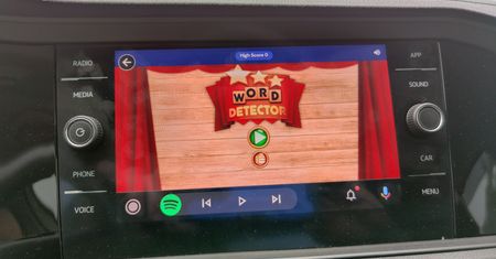 Android Auto 6.7 na horyzoncie. Do samochodów trafią gry w HTML5