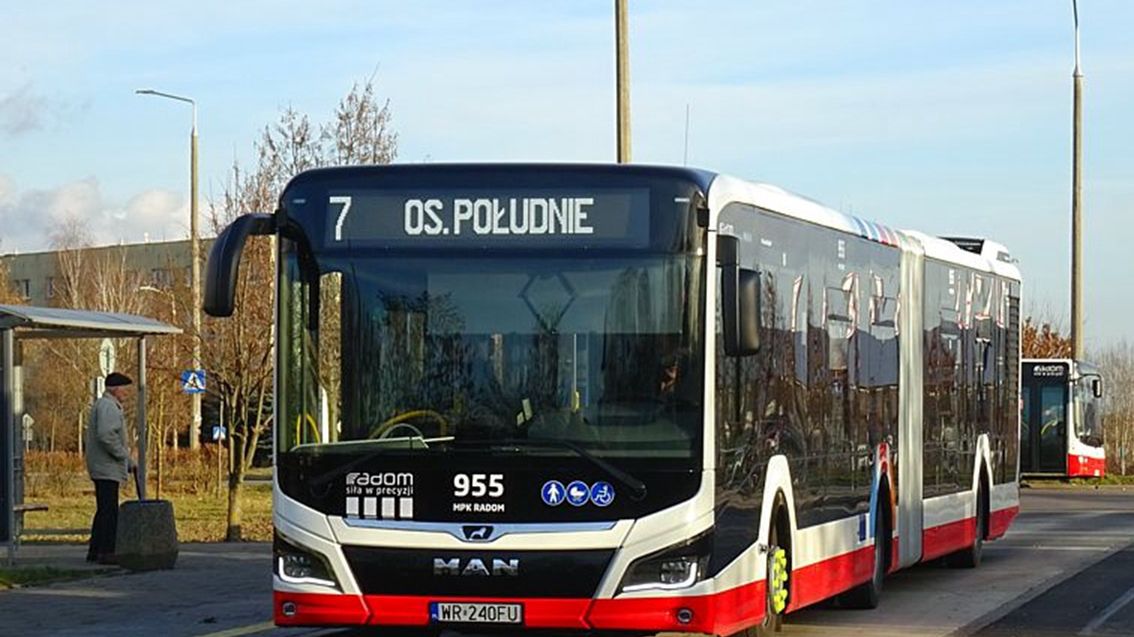Kontrolerzy przetrzymali nastolatkę w autobusie.