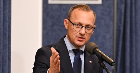"Kuchenne rewolucje panu nie służą". Rzecznik Nawrockiego do Tuska