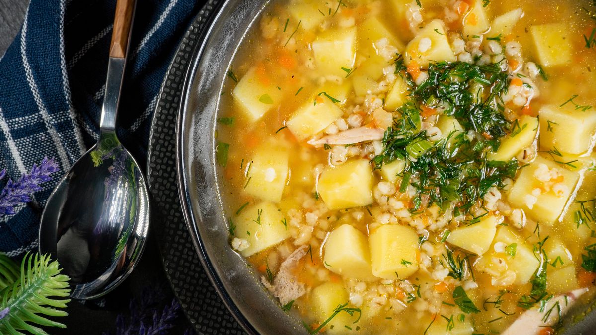 Upiecz warzywa i dodaj je do krupnika na rosole