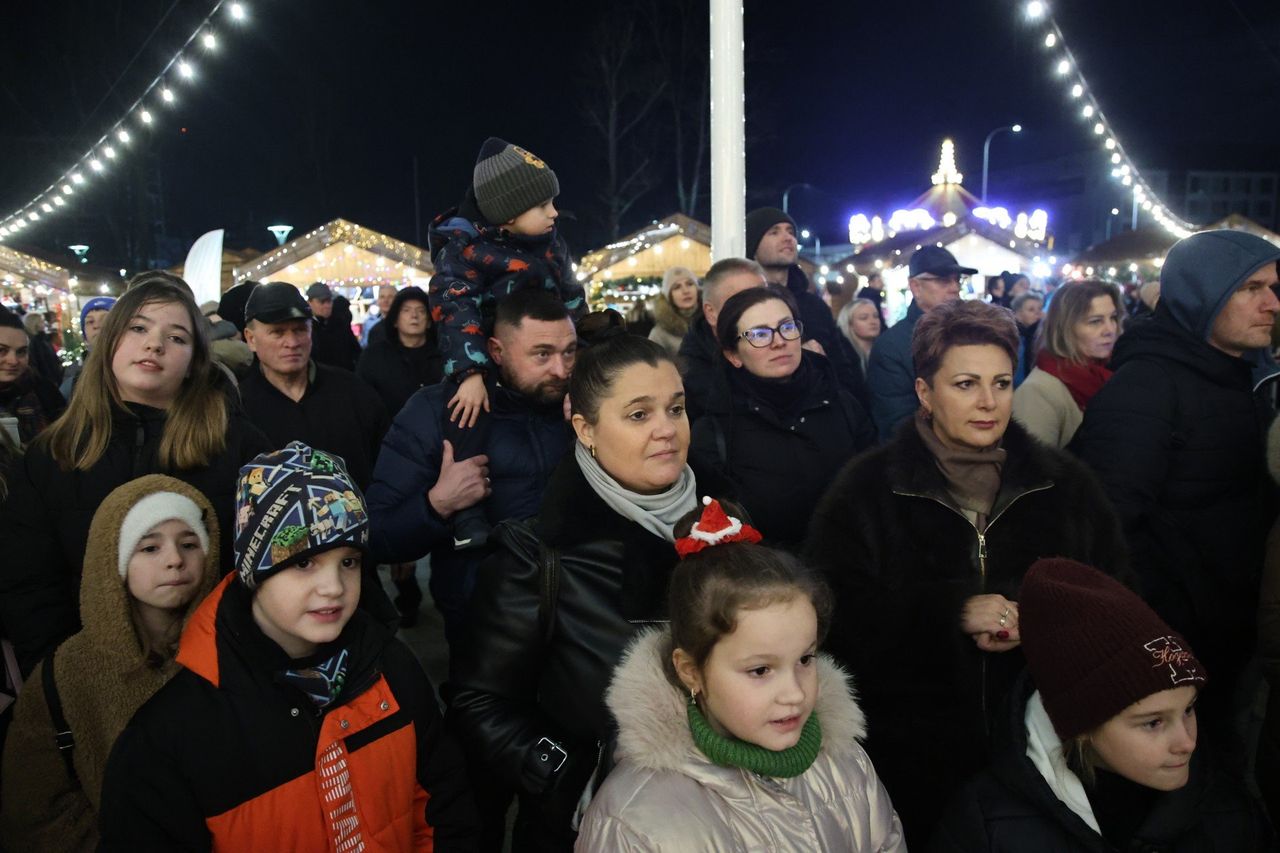 Kielce: II Świętokrzyski Jarmark Bożonarodzeniowy otwarty. Oficjalna inauguracja z udziałem władz regionu
