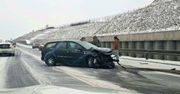 Lublin: Wypadek na obwodnicy, auto w barierach