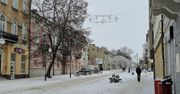 Radom: Miasto pod śniegiem. Na drogach trudne warunki, a na chodnikach ślisko