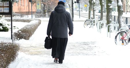 Mieli imprezę, ale wpuścili księdza po kolędzie. "Byli zdziwieni"