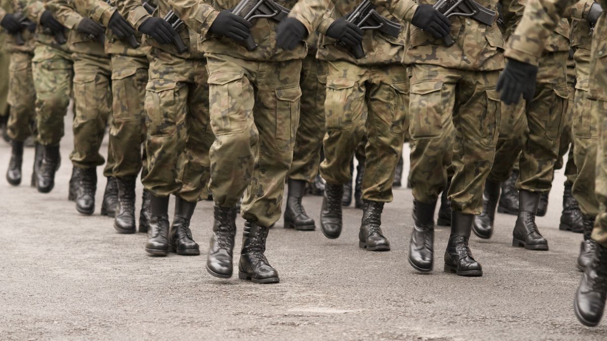 Polacy nie chcą iść do wojska? Są wyniki najnowszego sondażu