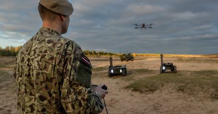 NATO testuje drony z AI. Eksperyment na Łotwie