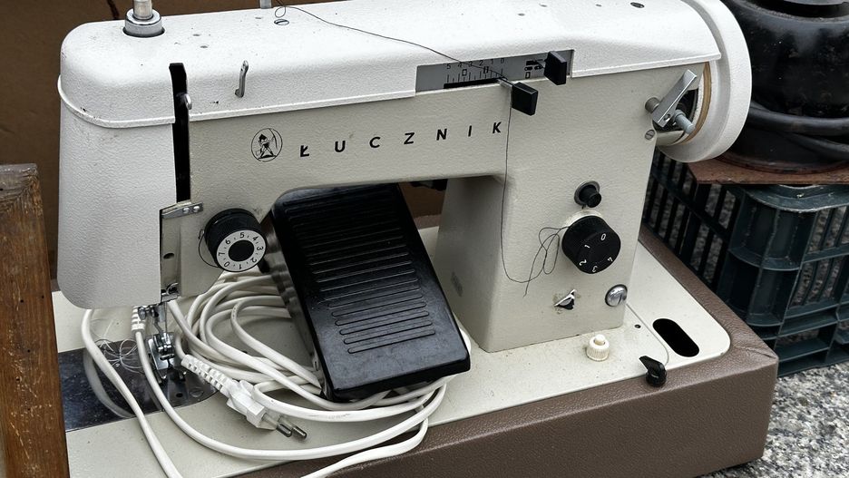 Wśród stoisk znalazły się też perełki z odrobiną nostalgii jak maszyna do szycia słynnej firmy Łucznik.