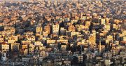 Jordania – pustynia na wyciągnięcie ręki. Co warto wiedzieć o Jordanii? Najważniejsze atrakcje, loty, wiza