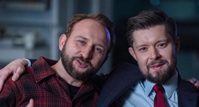 Remigiusz Mróz zagrał w serialu Netfliksa, opartym na cyklu jego powieści o Forście