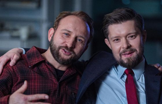 Remigiusz Mróz zagrał w serialu Netfliksa, opartym na cyklu jego powieści o Forście