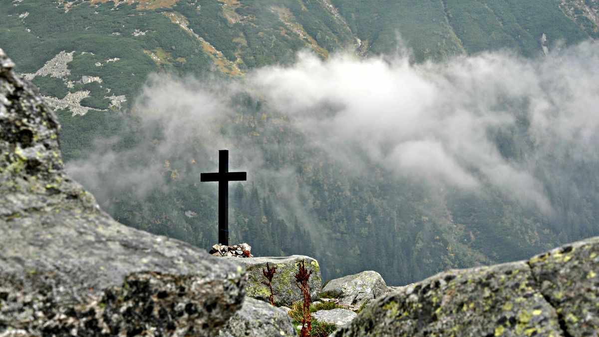 Krzyż w okolicy Czarnego Stawu pod Rysami