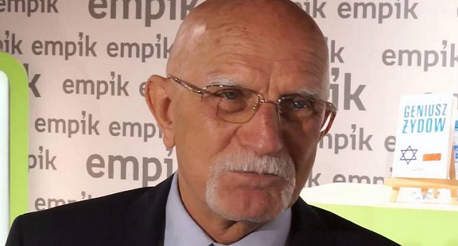 Krzysztof Kłopotowski wraca do „Plusa Minusa” z krytykującym Trumpa tekstem, którego nie chciało „Do Rzeczy”