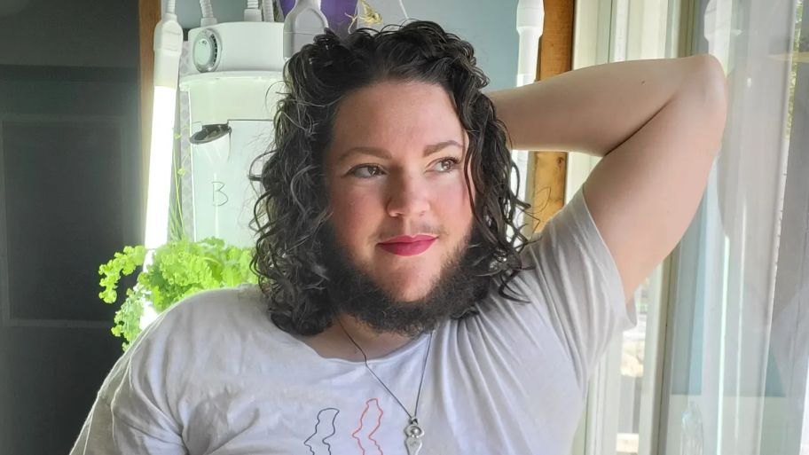 40-latka z dumą prezentuje bujny zarost. Przez lata była prześladowana ze względu na brodę i wąsy