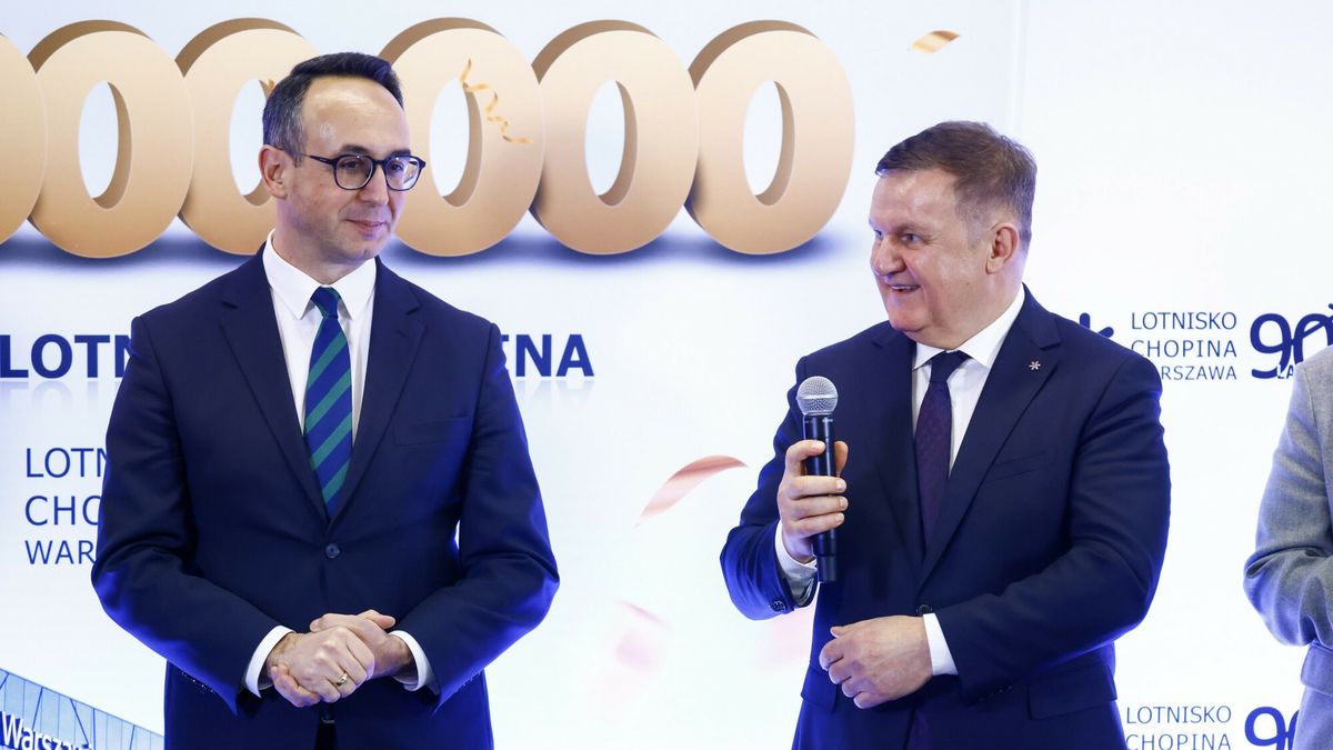 Andrzej Ilków (z prawej) i minister infrastruktury Dariusz Klimc