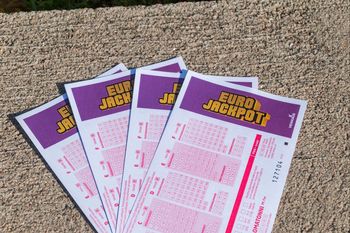 Polak wygrał w Eurojackpot. Totalizator ujawnił, gdzie kupił los