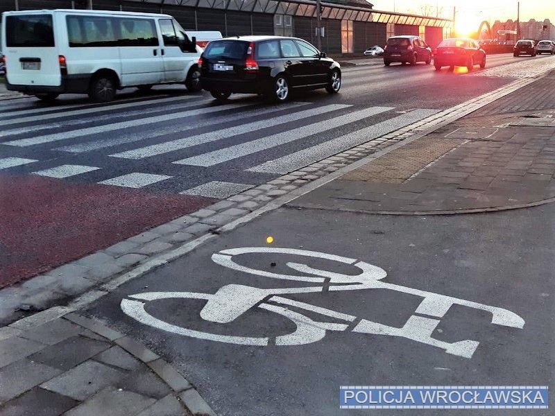 Wrocław. Potrącenie rowerzysty na ul. Karkonoskiej. Trafił do szpitala