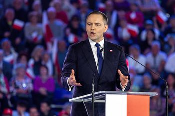 Ksiądz o ustawce kibicowskiej z udziałem Nawrockiego. "Gdzie tu jest przykazanie miłości?"