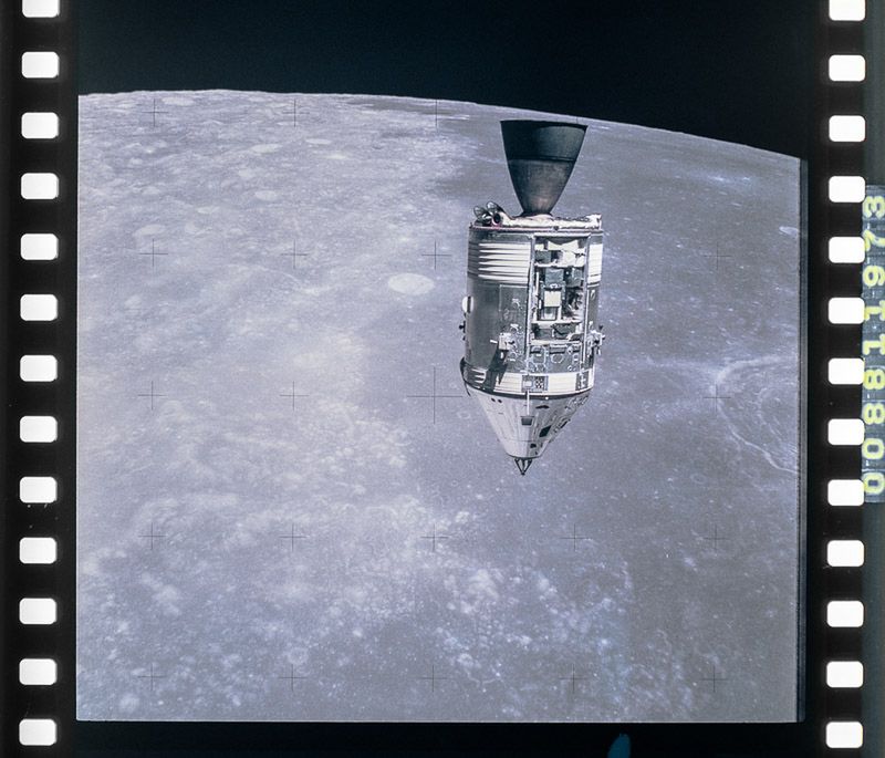 Wcześniej niepublikowane zdjęcia z misji Apollo 15 odnalezione w szufladzie 8