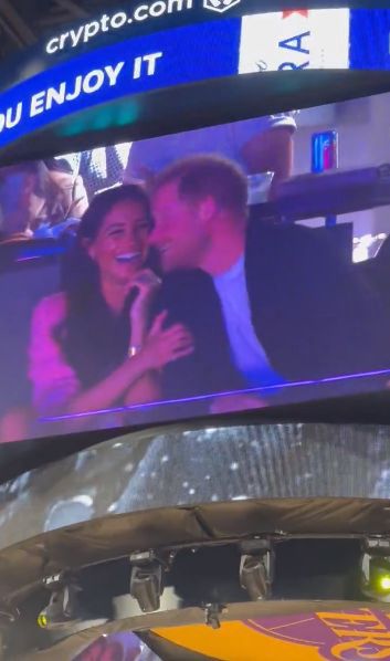 Książę Harry i Meghan Markle na meczu Lakersów