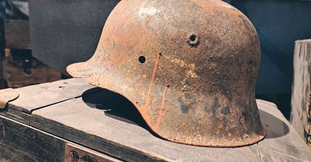 Sensacyjne odkrycie na Cytadeli: hełm żołnierza Luftwaffe wraca po latach do Muzeum Uzbrojenia!