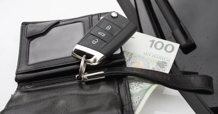 Kupił auto z salonu. Było używane. Teraz mówi o przestępstwie