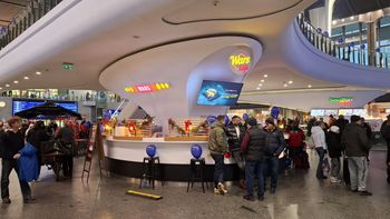 Warszawa: Centralna świętuje 50-lecie z nową kawiarnią WARS