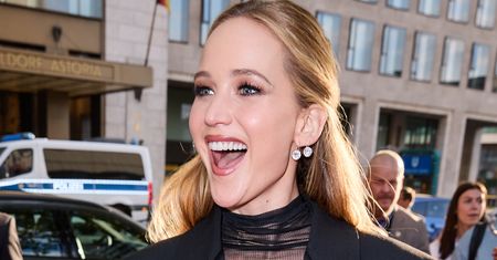 Najgorsze stylizacje tygodnia. Jennifer Lawrence w sukience, która unosiła się w powietrzu
